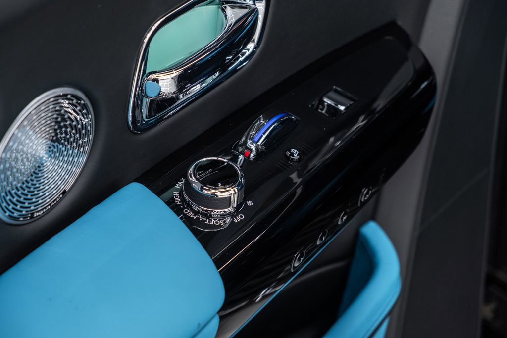 Used 2023 Rolls-Royce Phantom Sedan image 31