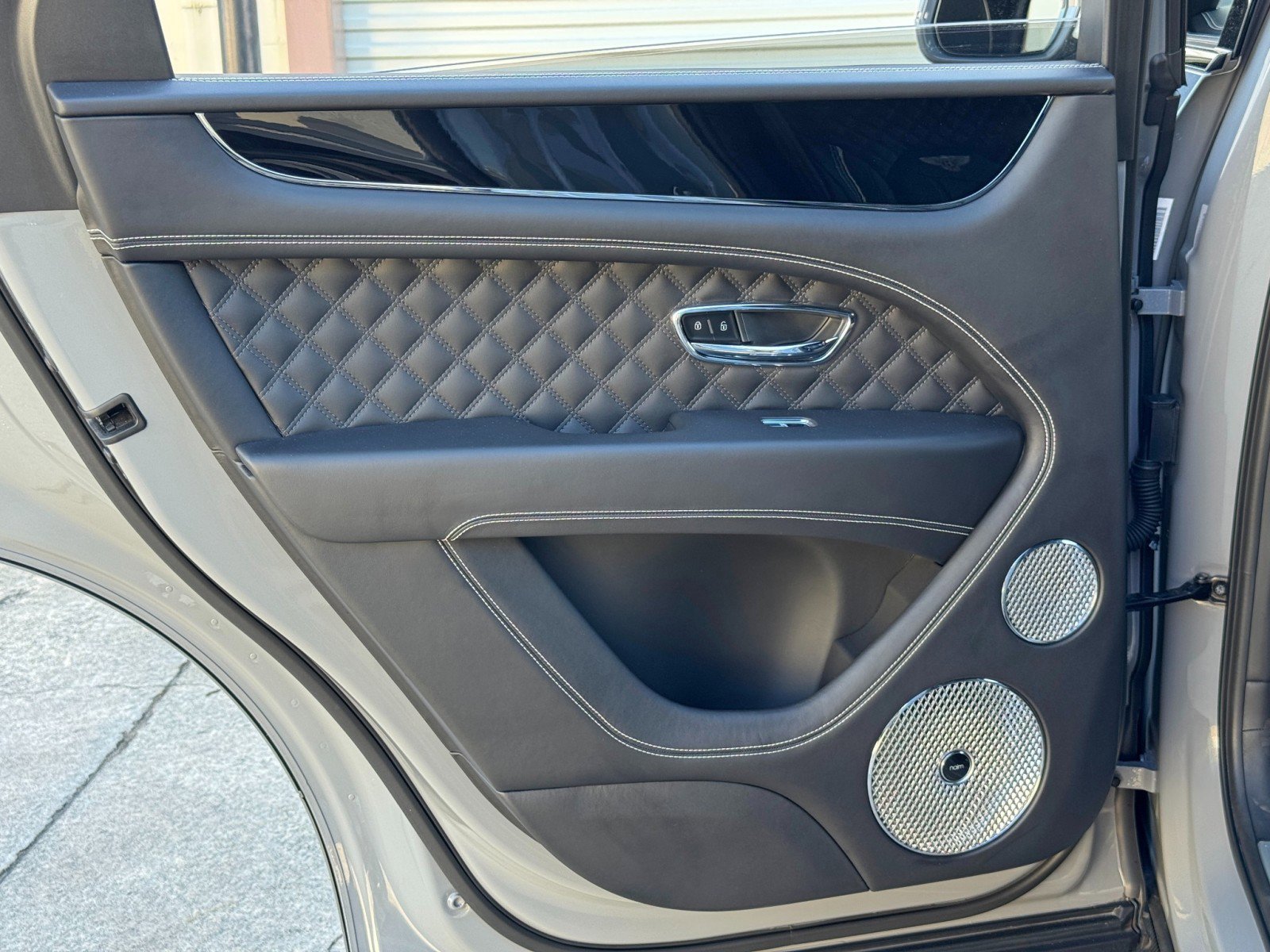 Used 2022 Bentley Bentayga AWD/4WD image 49