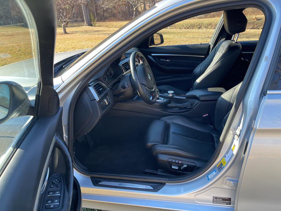 Used 2017 BMW 330e w/ Technology Package RWD image 9