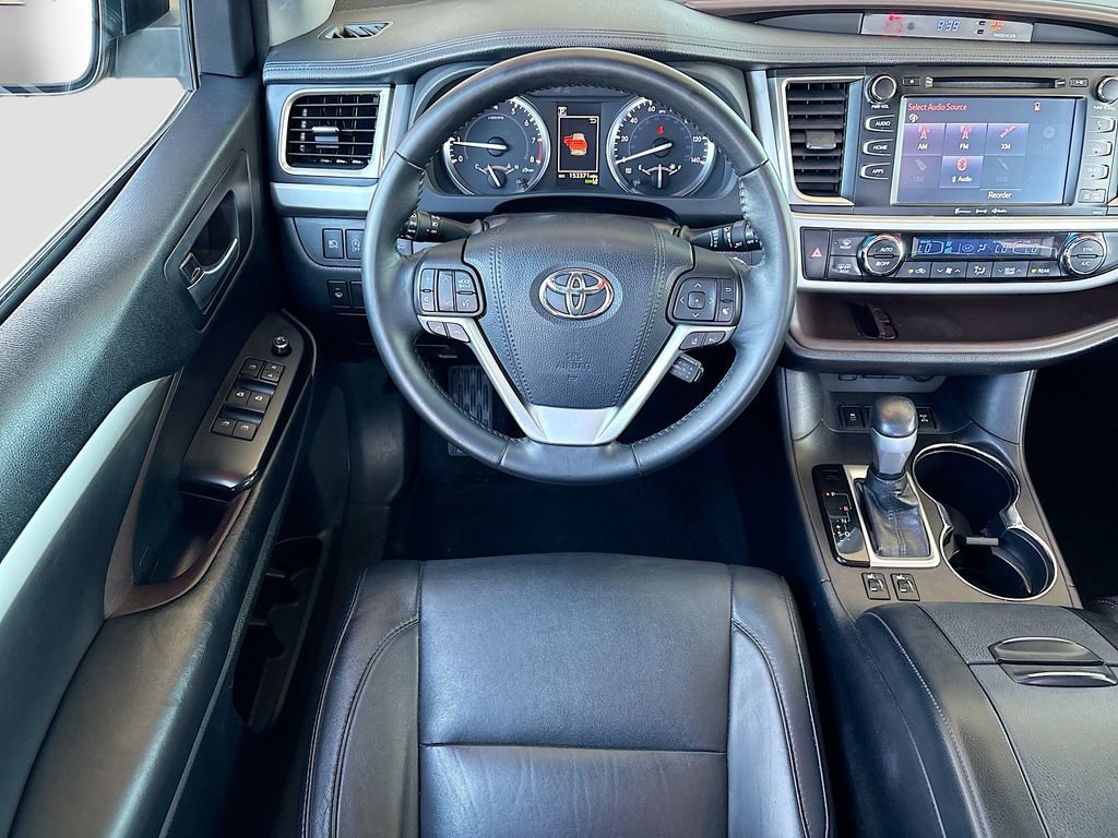 Used 2017 Toyota Highlander XLE AWD/4WD image 10