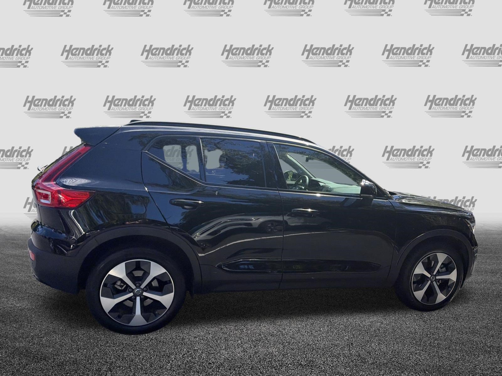 Used 2025 Volvo XC40 B5 Plus AWD/4WD image 11