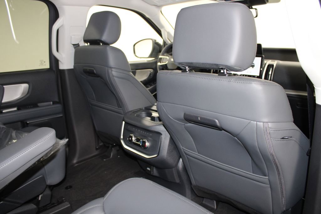 New 2026 Ford Expedition Active image 34