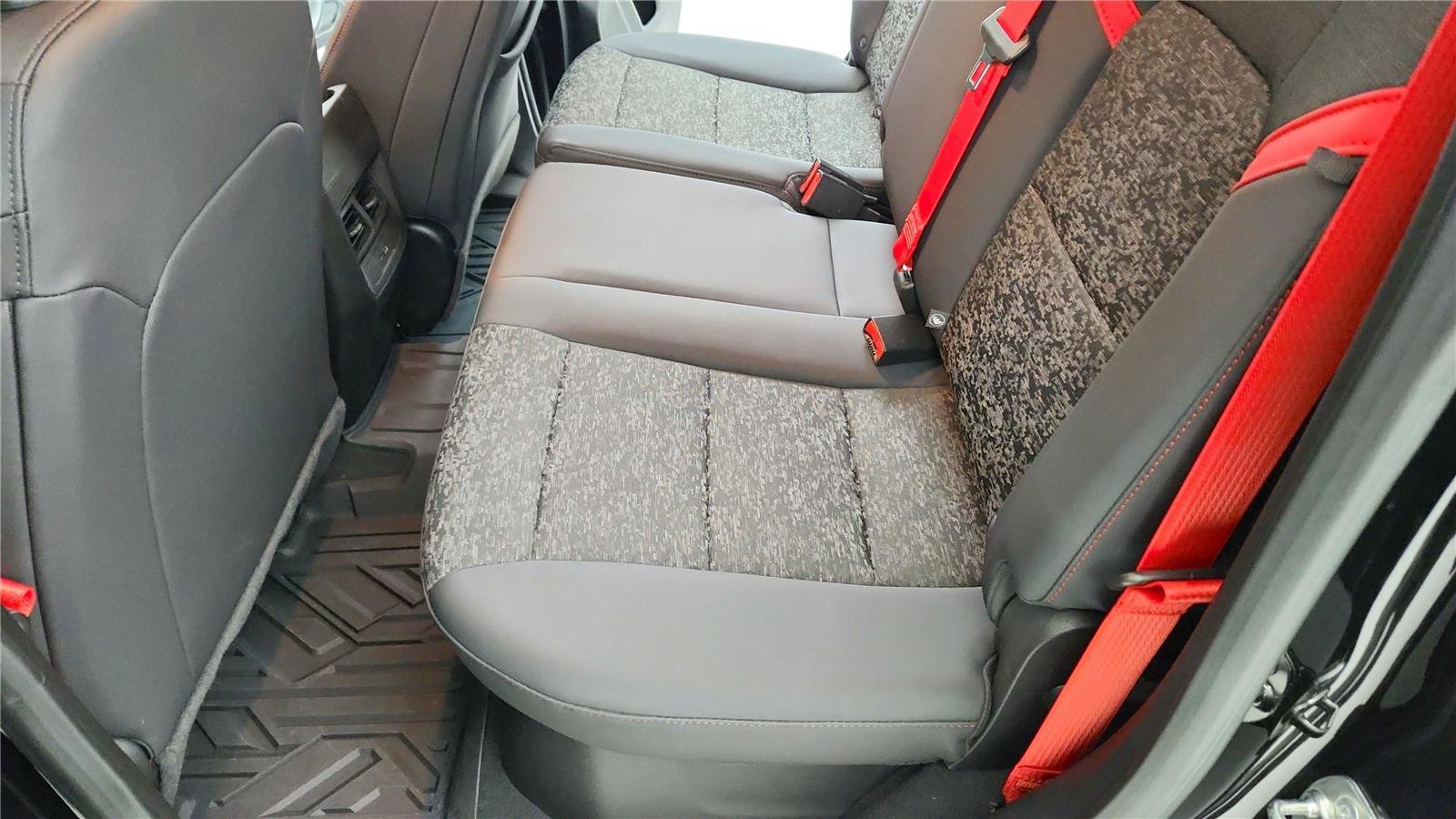 Used 2024 Chevrolet Colorado Z71 w/ Z71 Convenience Package 2 image 13