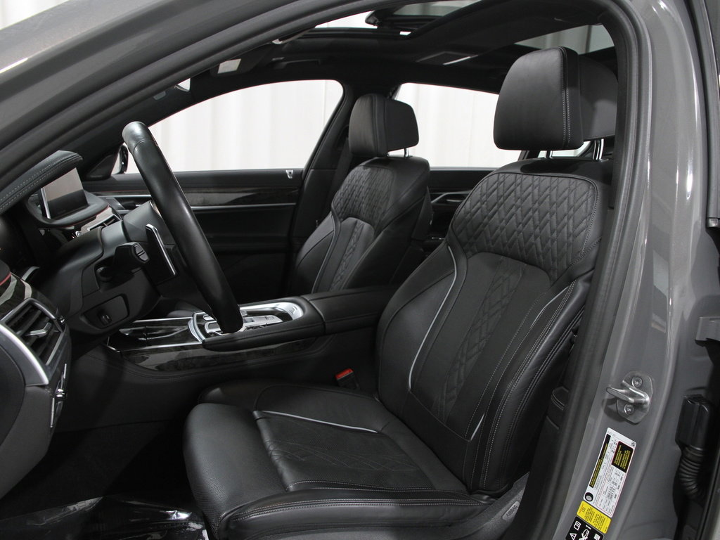 Certified 2022 BMW 740i xDrive w/ M Sport Package image 5