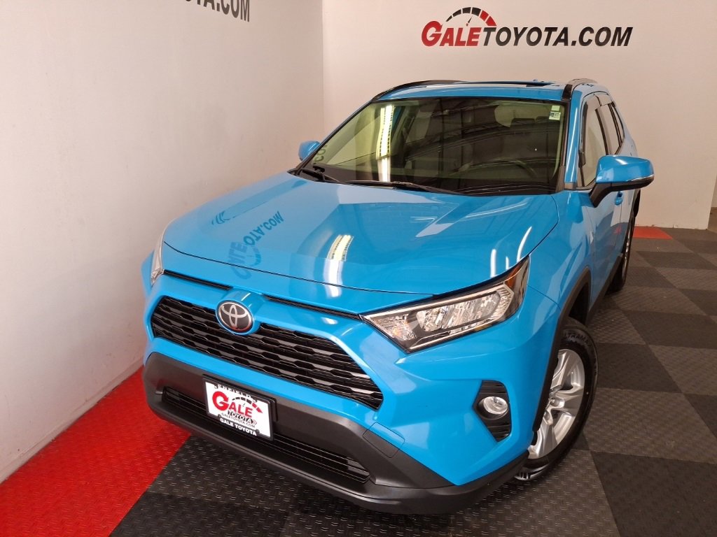 Used 2020 Toyota RAV4 XLE image 2