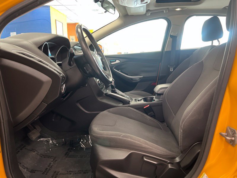 Used 2012 Ford Focus Titanium w/ SEL/Titanium Winter Pkg FWD image 18