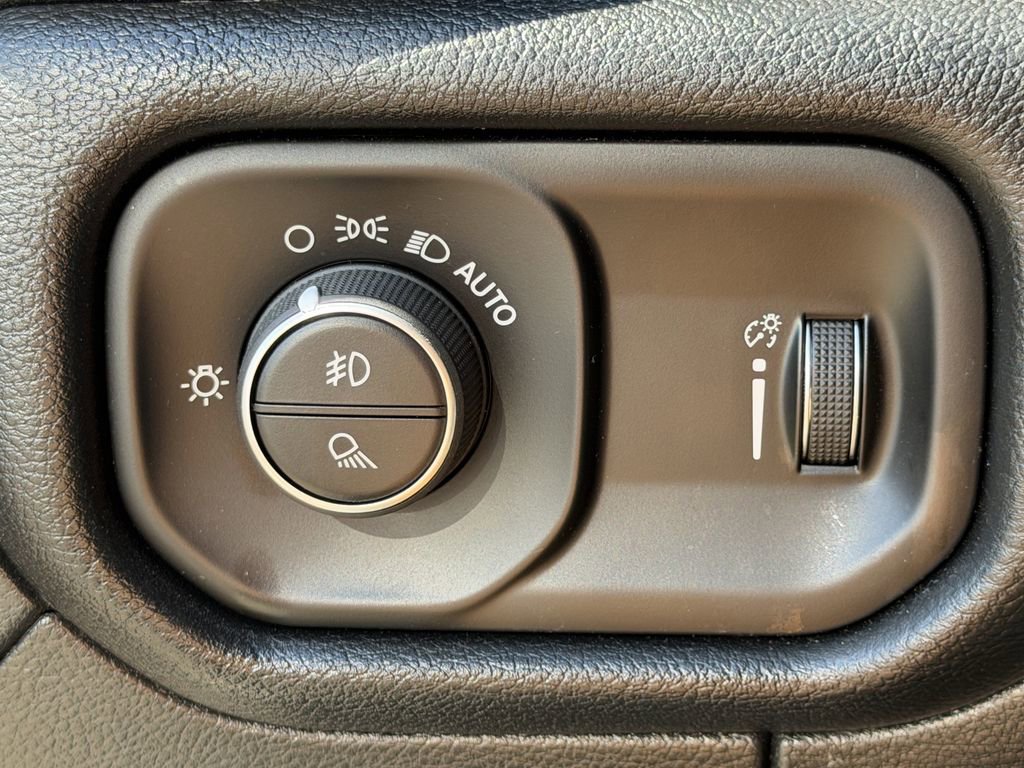 Used 2020 RAM 1500 Lone Star RWD image 24