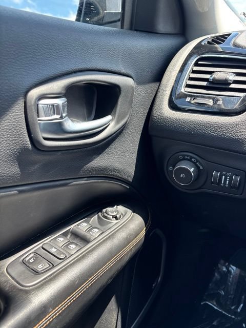 Used 2021 Jeep Compass Limited w/ Sun and Sound Group AWD/4WD image 11
