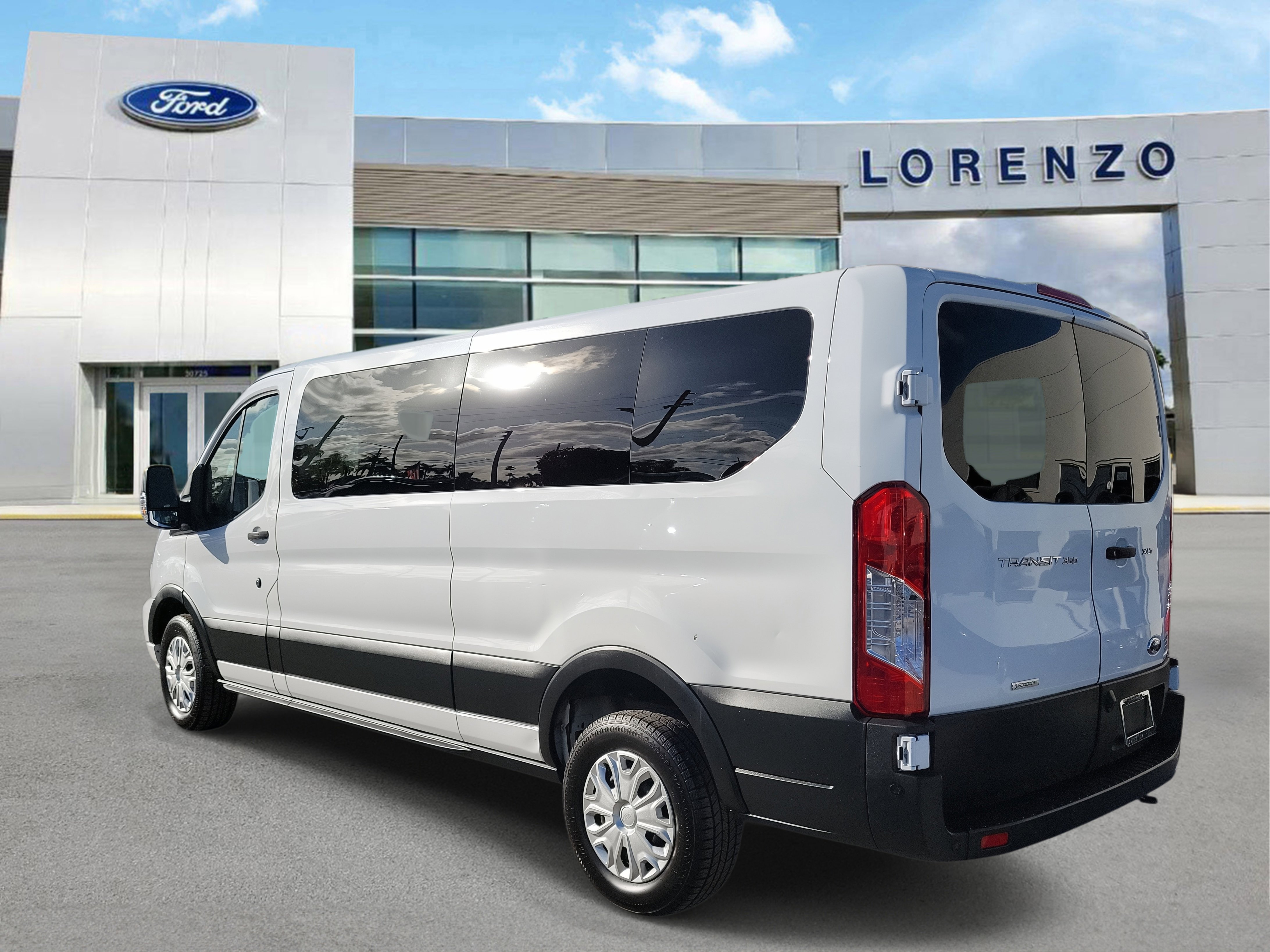 Used 2023 Ford Transit 350 XLT image 7