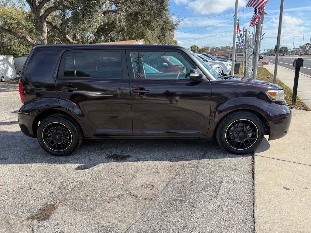 Used 2010 Scion xB FWD image 2