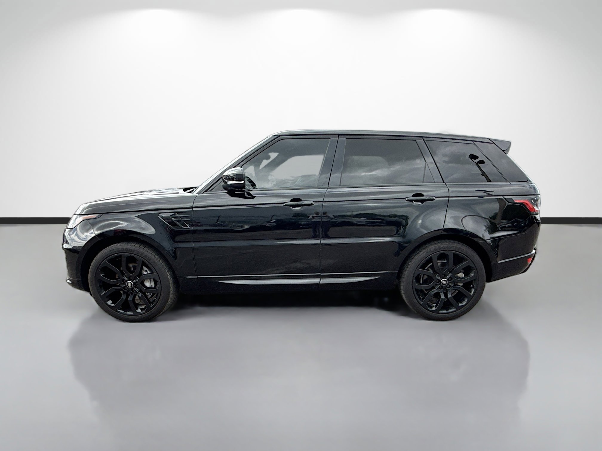 Used 2020 Land Rover Range Rover Sport HSE image 2