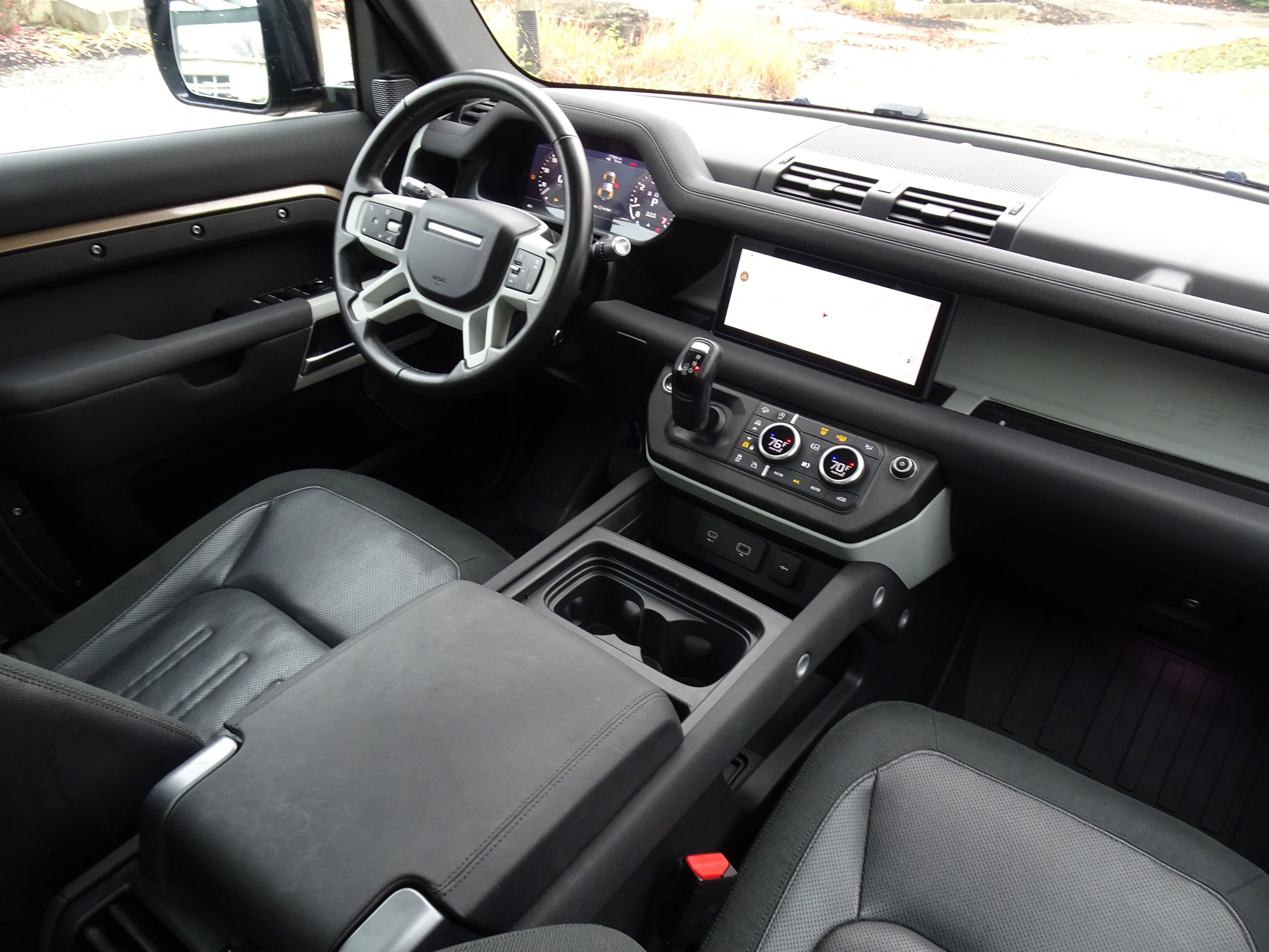 Used 2020 Land Rover Defender 110 First Edition image 25