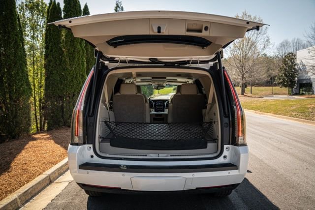 Used 2016 Cadillac Escalade Luxury image 18