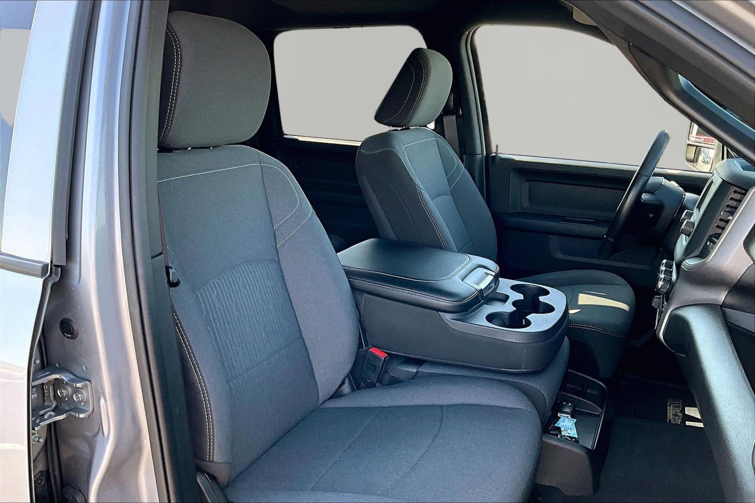 Used 2024 RAM 2500 Tradesman w/ Chrome Appearance Group image 28