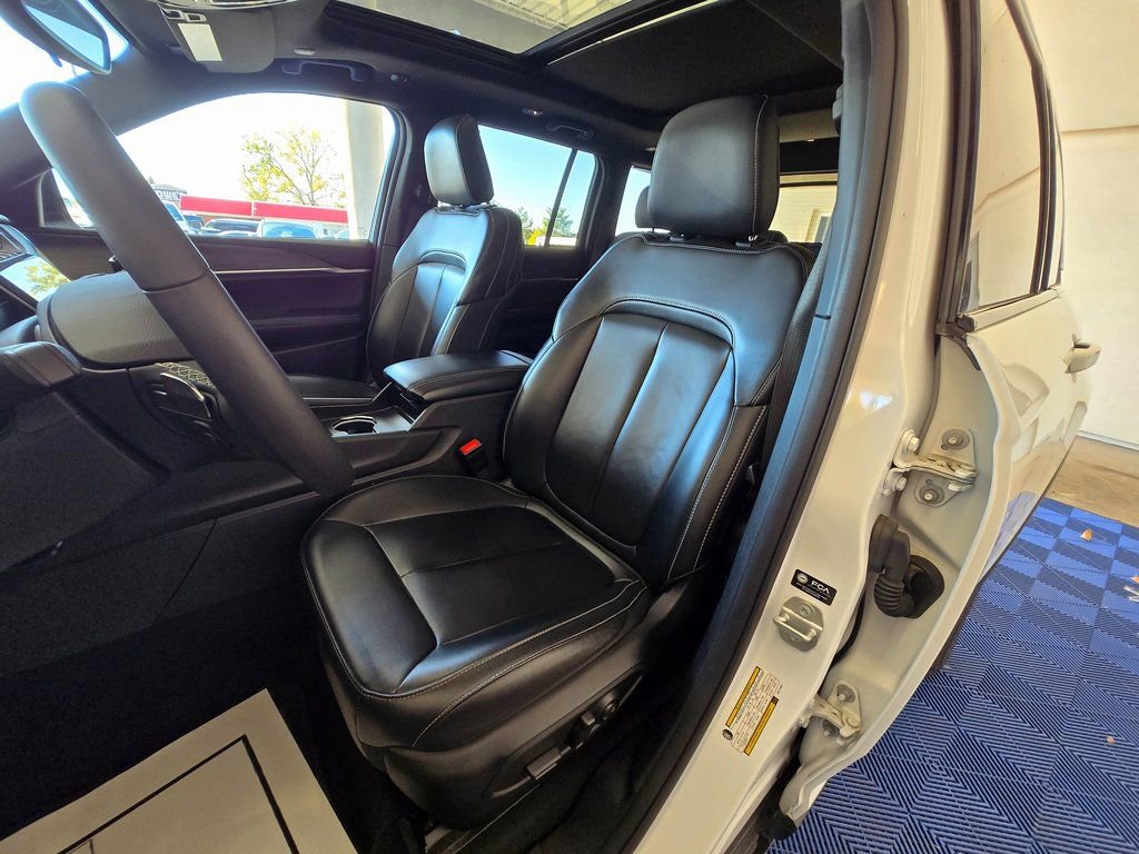 Used 2024 Jeep Grand Cherokee Limited 4xe image 9