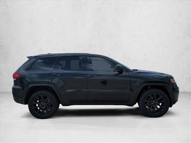 Used 2018 Jeep Grand Cherokee Altitude AWD/4WD image 4
