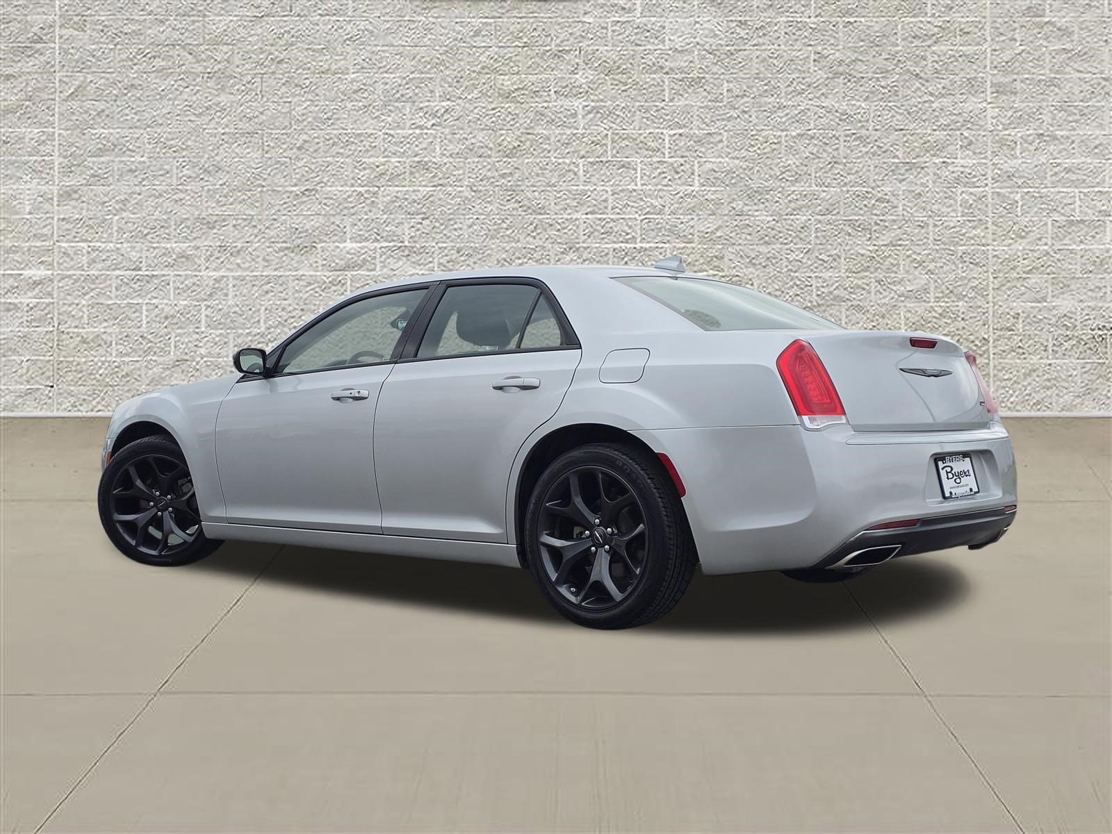 Used 2023 Chrysler 300 Touring w/ Sport Appearance Package RWD image 5