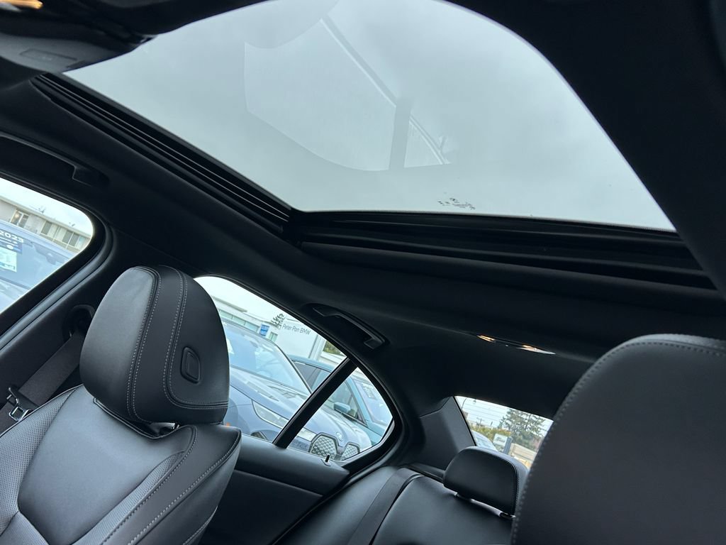 Used 2023 BMW 330i Sedan w/ Premium Package RWD image 16