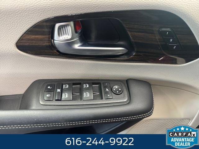 Used 2023 Chrysler Pacifica Limited AWD/4WD image 25