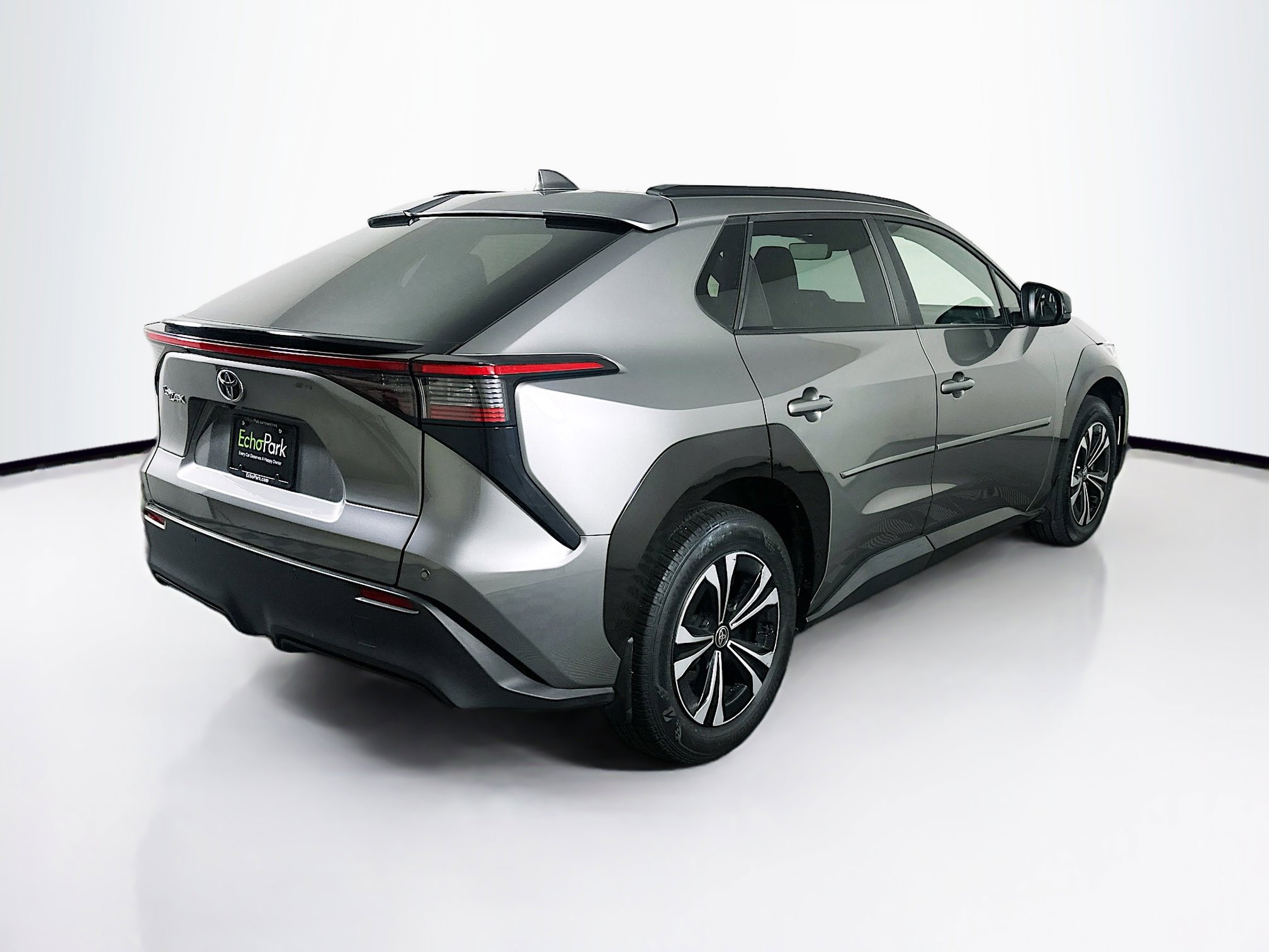 Used 2023 Toyota bZ4X XLE w/ Weather Package FWD image 9