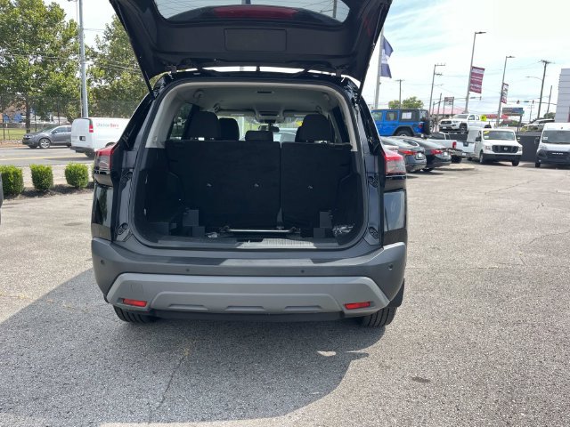 Used 2023 Nissan Rogue SV AWD/4WD image 12