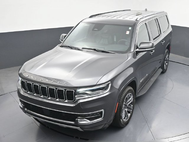 Used 2024 Jeep Wagoneer L Series II w/ Flexible Seating Group AWD/4WD image 39