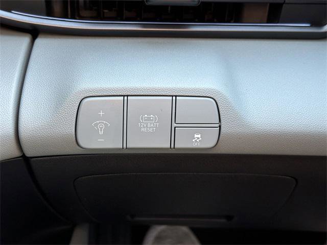 New 2025 Hyundai Elantra Limited image 31