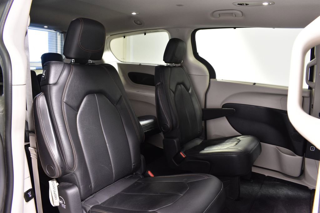 Used 2020 Chrysler Pacifica Touring-L Plus image 29