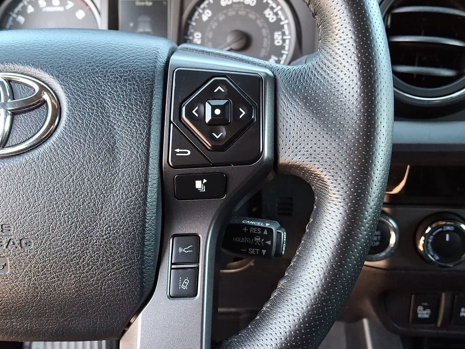 Used 2018 Toyota Tacoma TRD Sport AWD/4WD image 26