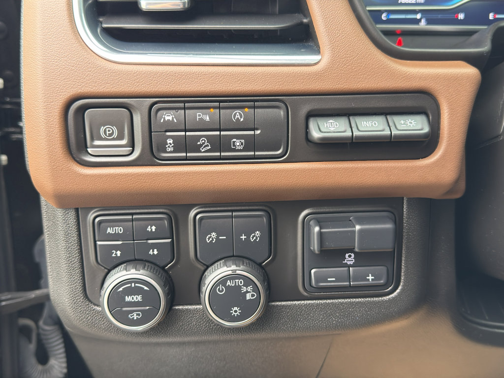 Used 2023 Chevrolet Suburban High Country AWD/4WD image 18