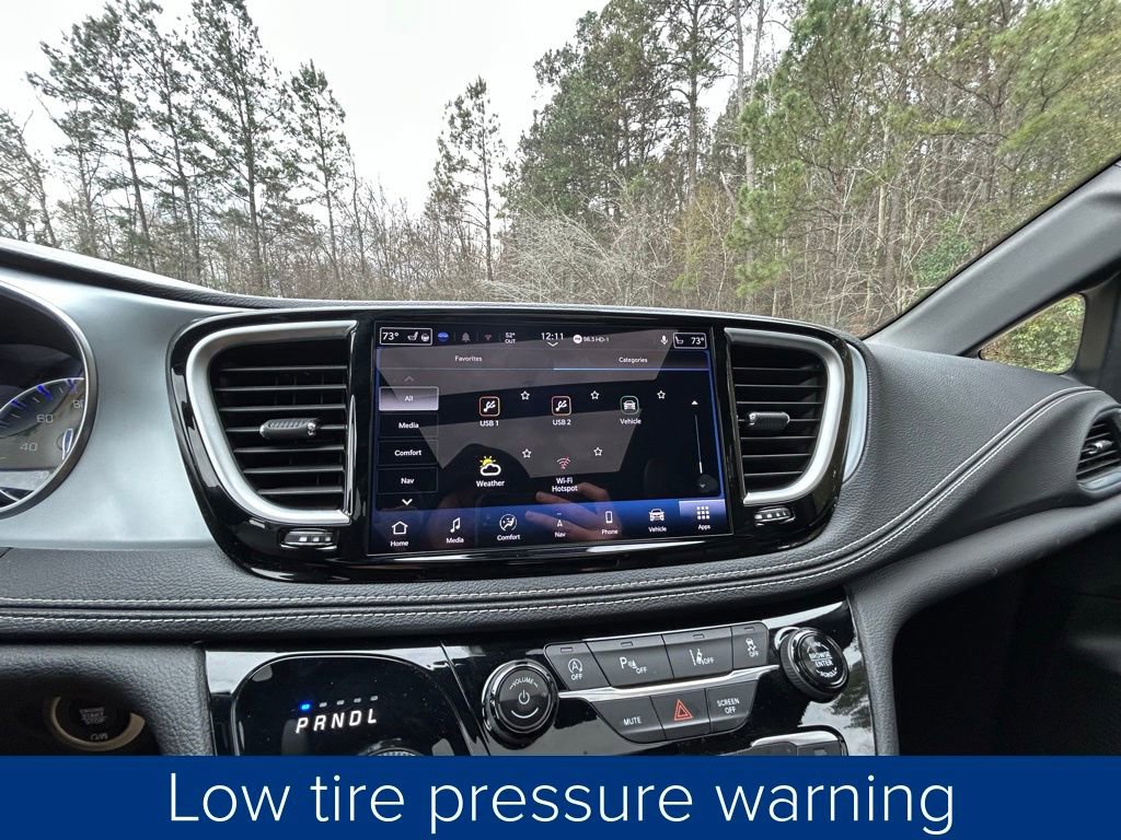 Used 2025 Chrysler Pacifica Limited image 43