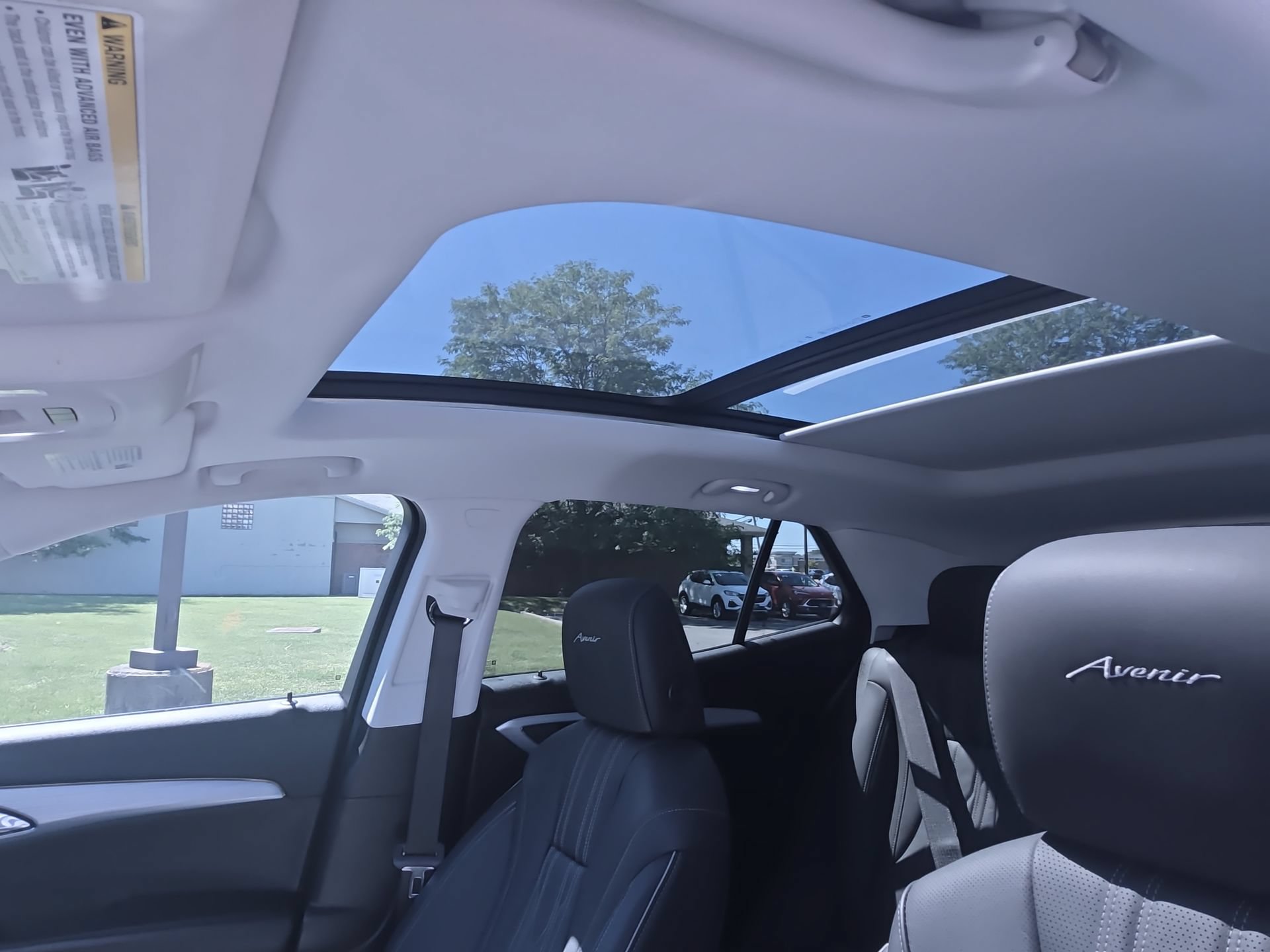 Used 2024 Buick Envision Avenir AWD/4WD image 19