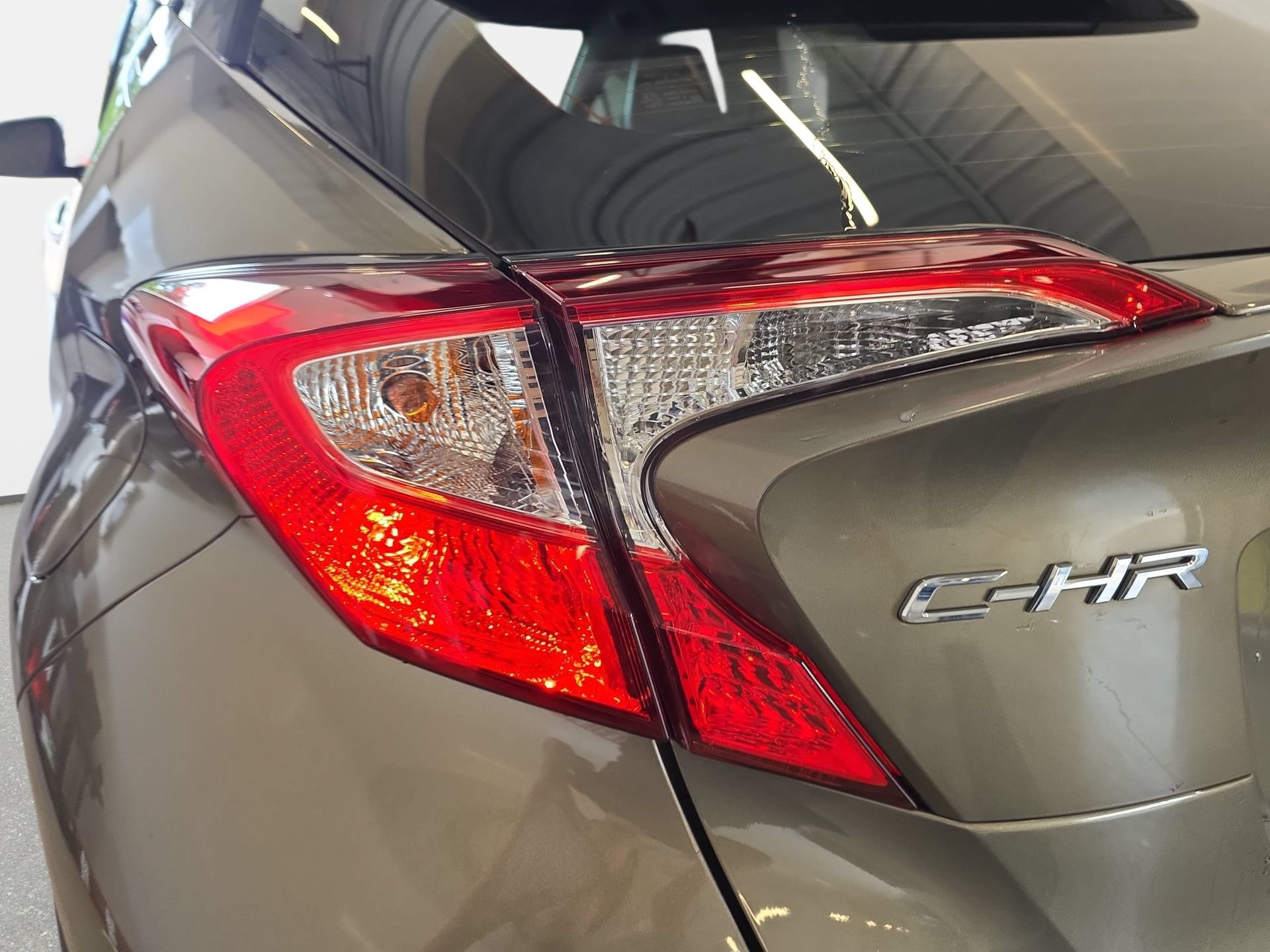 Used 2021 Toyota C-HR Limited FWD image 31