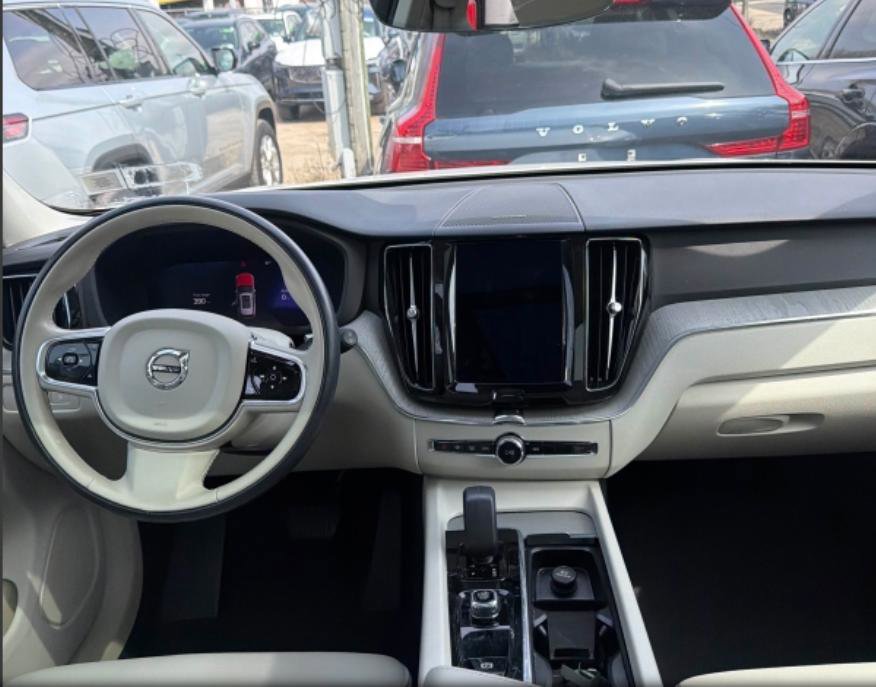 Used 2023 Volvo XC60 T8 Plus image 15