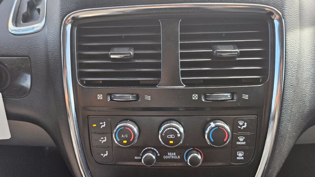 Used 2019 Dodge Grand Caravan SE FWD image 35