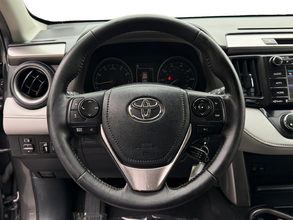 Used 2017 Toyota RAV4 XLE AWD/4WD image 17