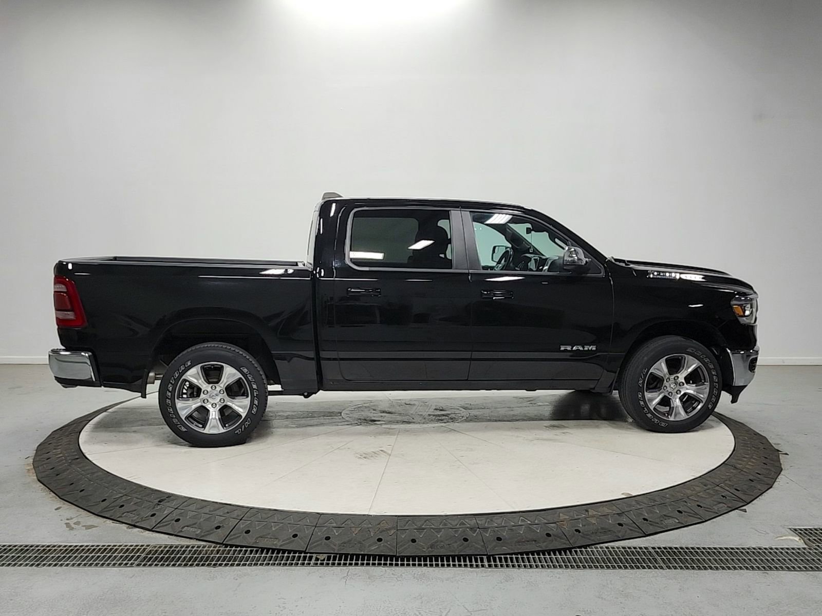 Used 2023 RAM 1500 Laramie AWD/4WD image 8