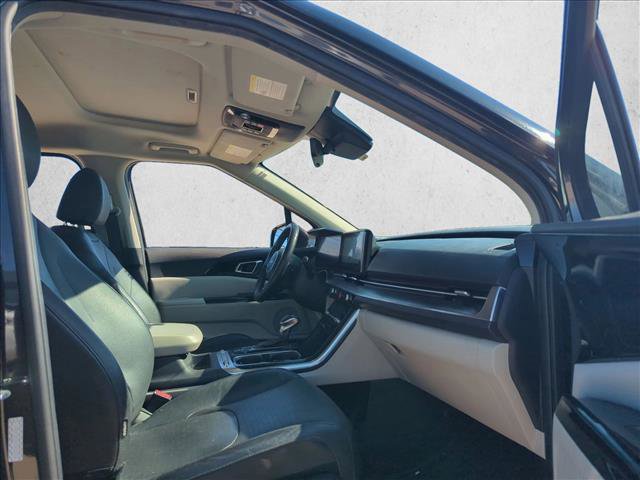 Used 2023 Kia Carnival SX Prestige image 16
