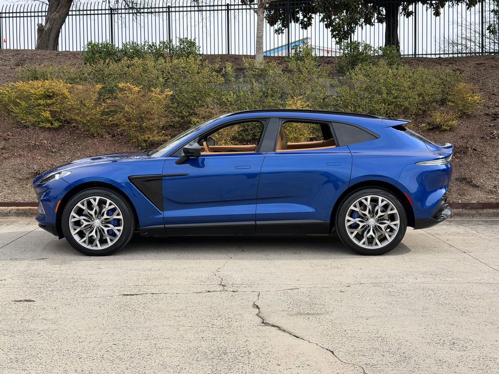 Used 2021 Aston Martin DBX image 17