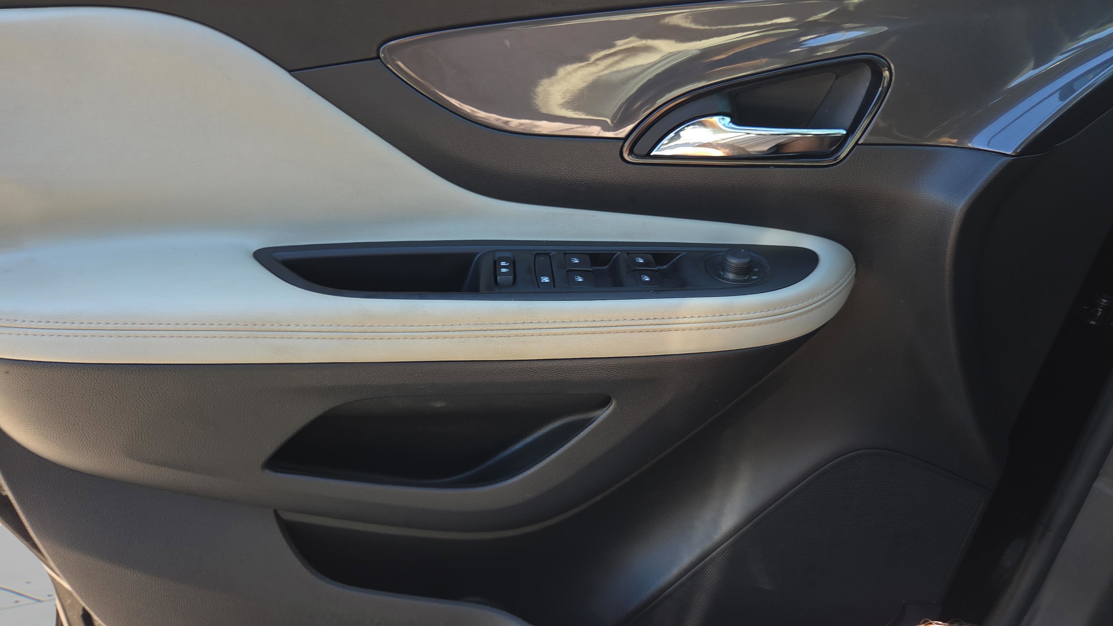 Used 2020 Buick Encore Preferred w/ Safety Package FWD image 17