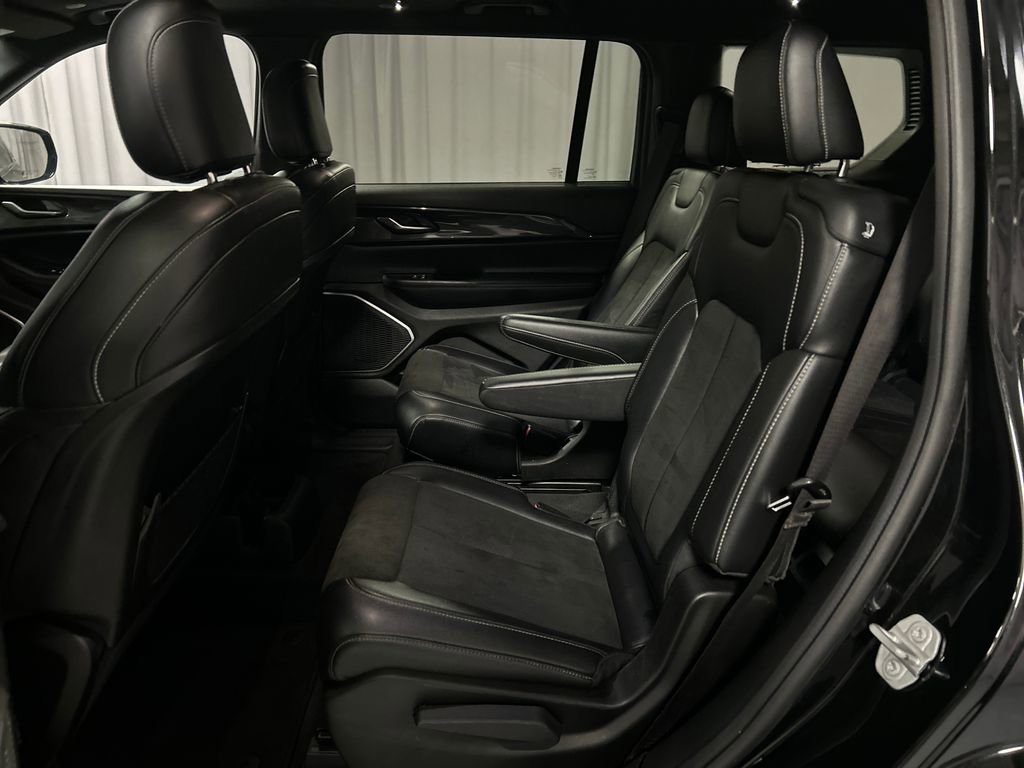 Used 2022 Jeep Grand Cherokee L Laredo image 24