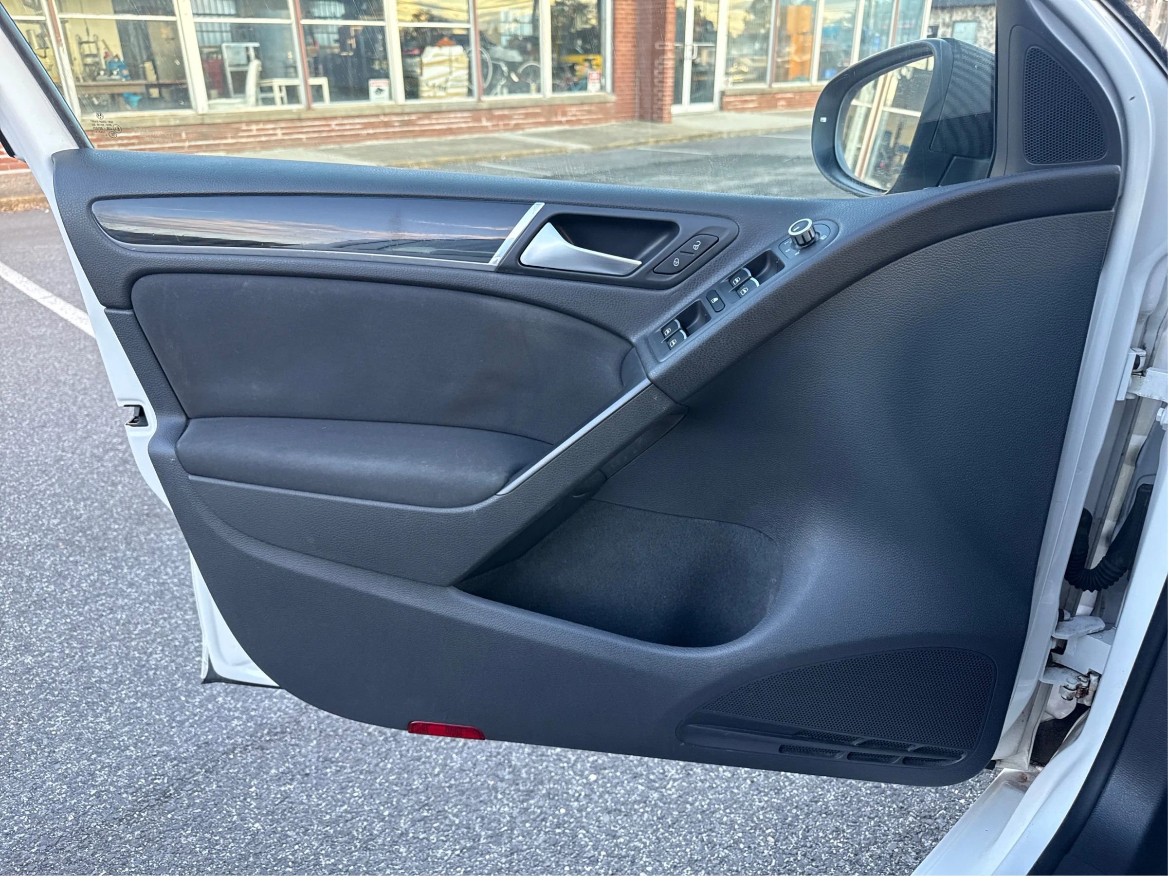 Used 2013 Volkswagen Golf 4-Door image 21