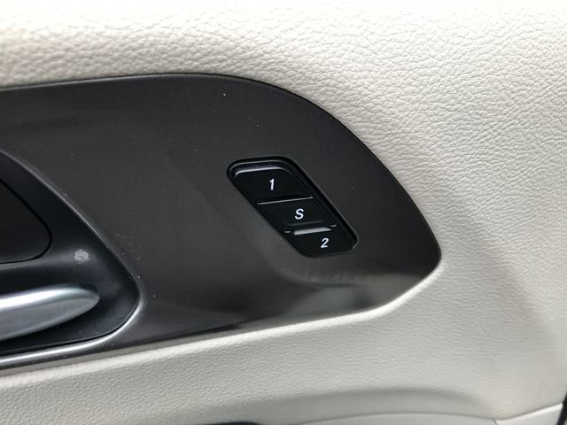 Used 2024 Chrysler Pacifica Select FWD image 6