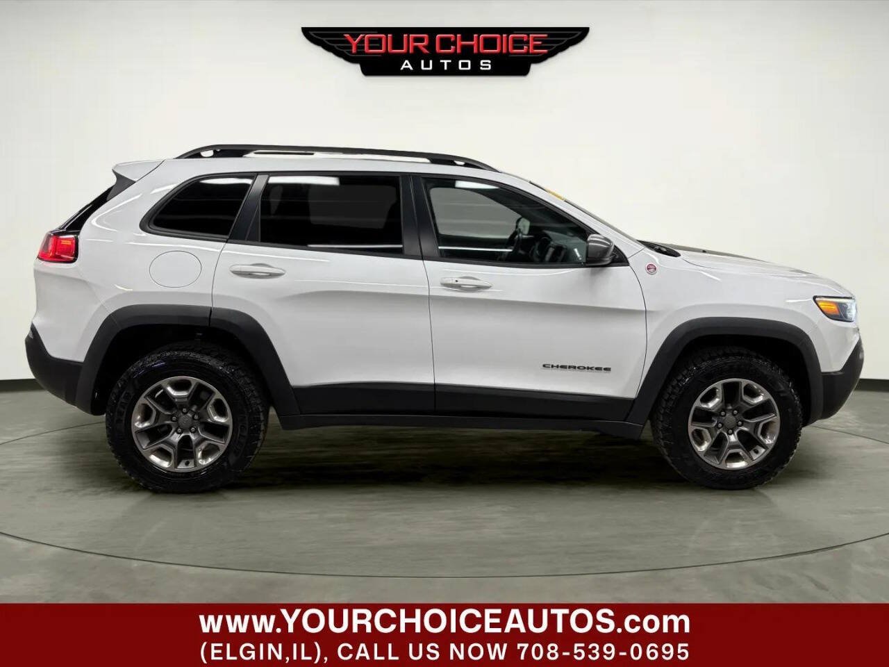 Used 2019 Jeep Cherokee Trailhawk w/ Cold Weather Group AWD/4WD image 8