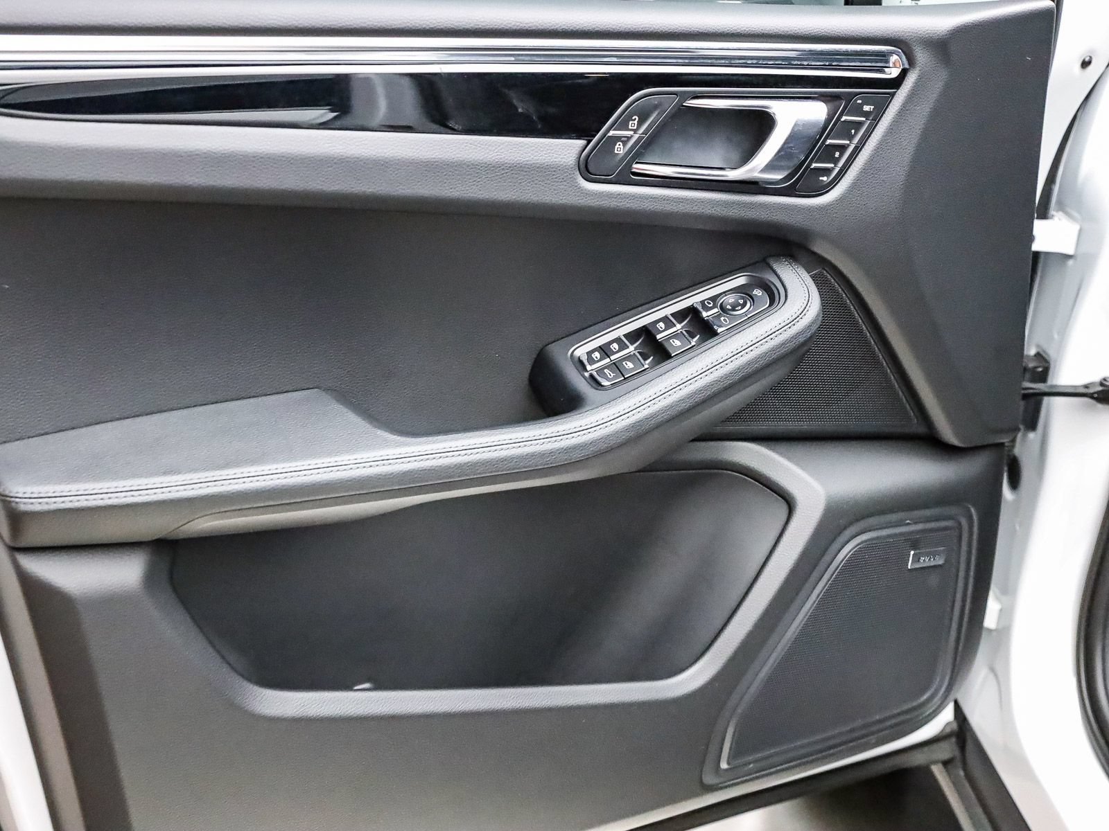 Certified 2026 Porsche Macan AWD/4WD image 21