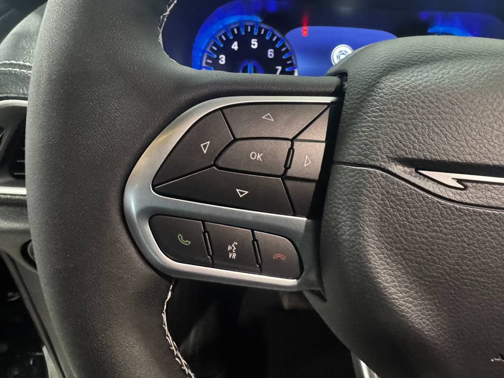 New 2027 Chrysler Pacifica Select w/ Family Tech Group AWD/4WD image 6