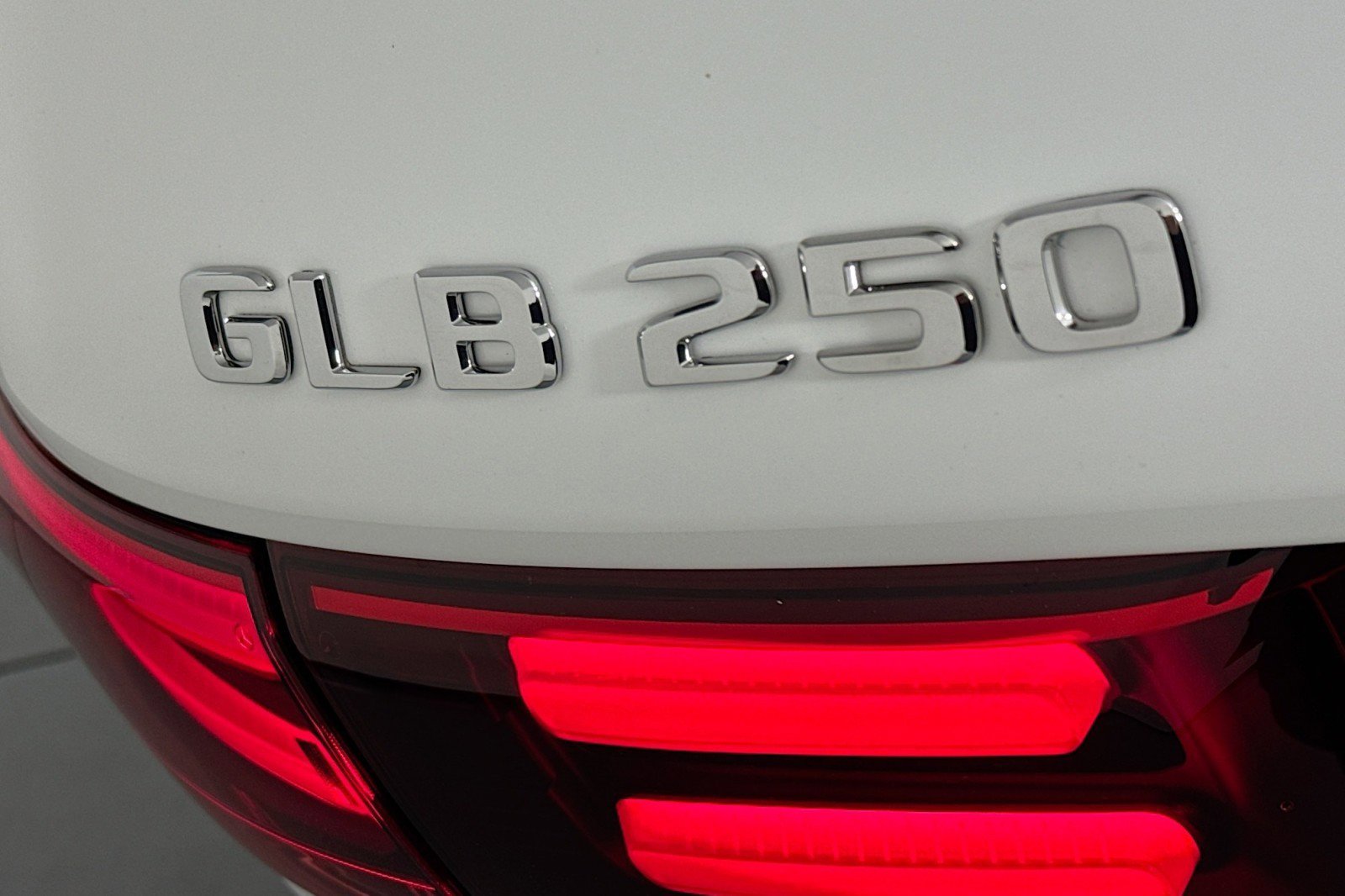 New 2026 Mercedes-Benz GLB 250 image 8