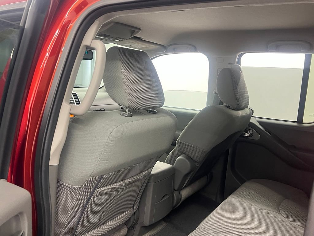 Used 2014 Nissan Frontier SV w/ SV Value Truck Package RWD image 12