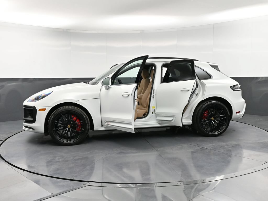 Certified 2025 Porsche Macan GTS AWD/4WD image 37