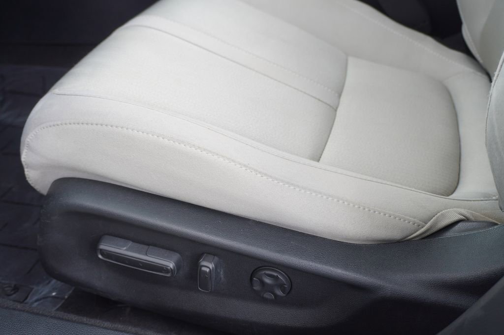 Used 2018 Honda Accord EX image 13